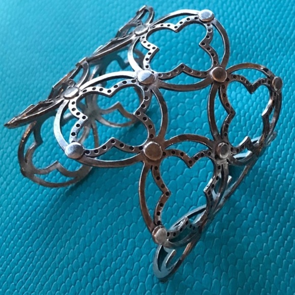 :: Stella & Dot | Retired RARE Bold Silver Clover Quatrefoil Power Cuff - Picture 2 of 5